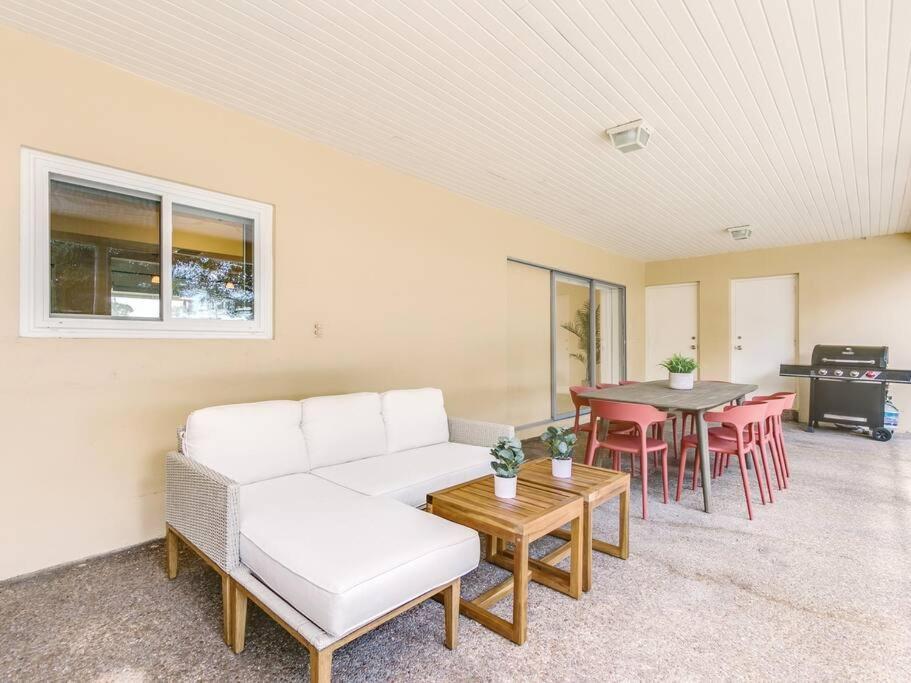 Modern Spacious 5-bedroom With Pool