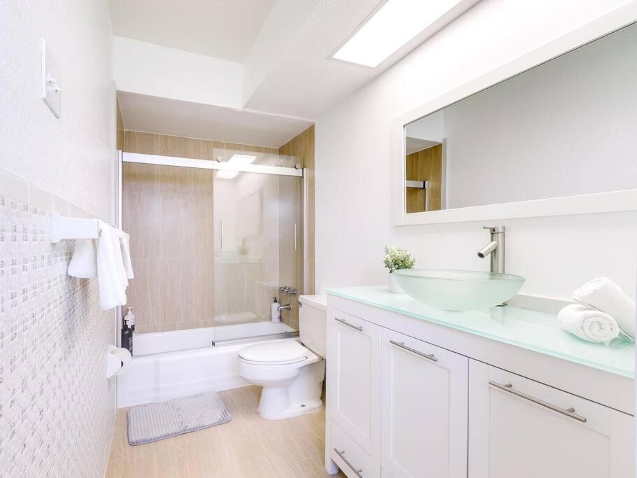 Modern Spacious 5-bedroom With Pool Сasa de vacaciones