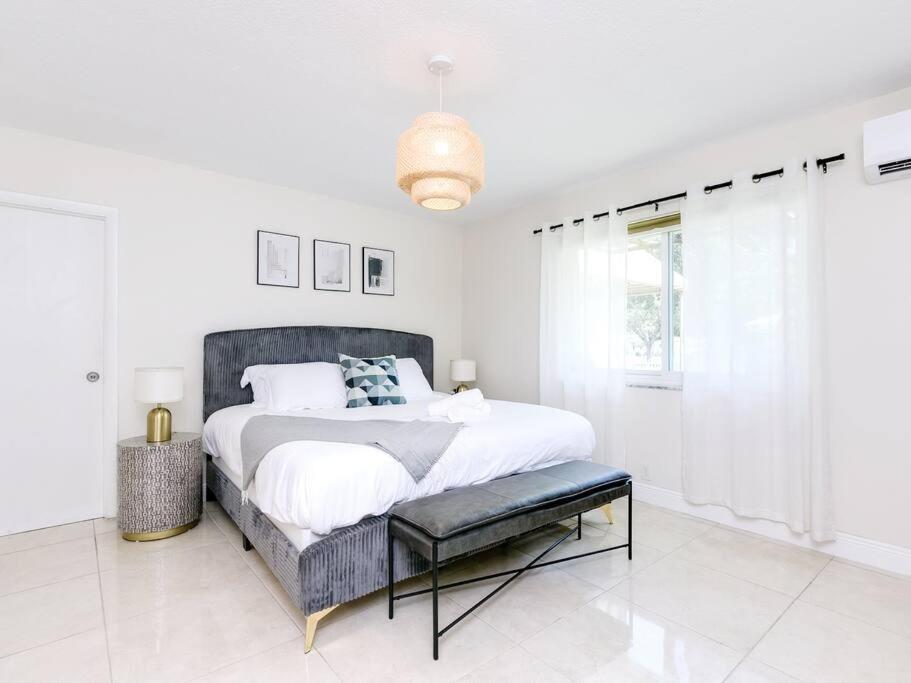 Modern Spacious 5-bedroom With Pool *