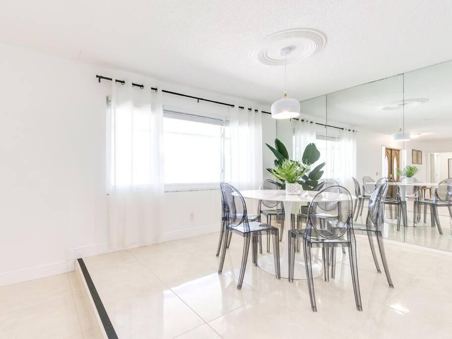 Modern Spacious 5-bedroom With Pool Hollywood