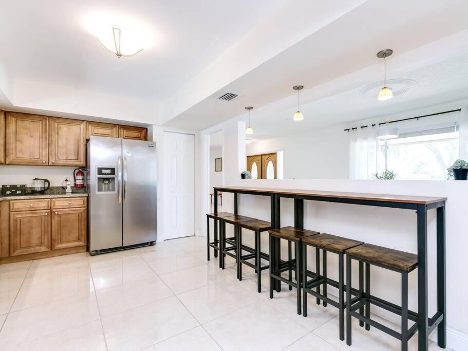 Modern Spacious 5-bedroom With Pool * Hollywood