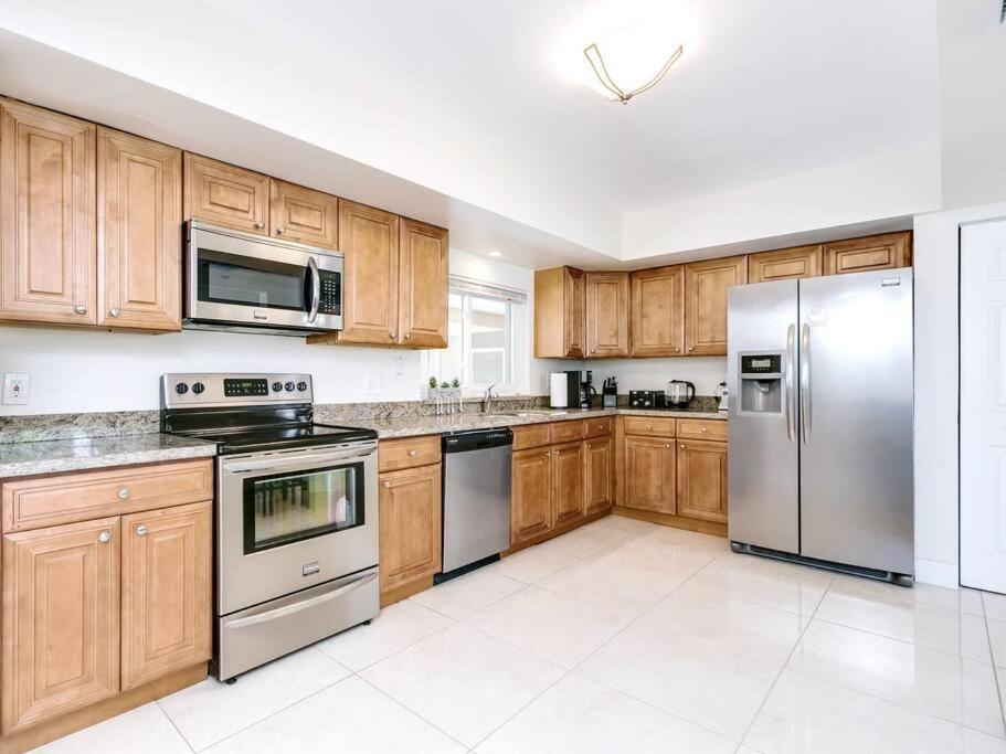 Holiday home Modern Spacious 5-bedroom With Pool Hollywood