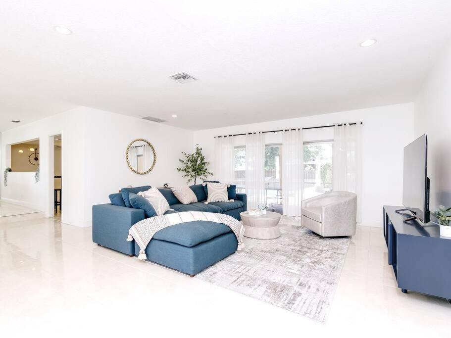 Holiday home Modern Spacious 5-bedroom With Pool *